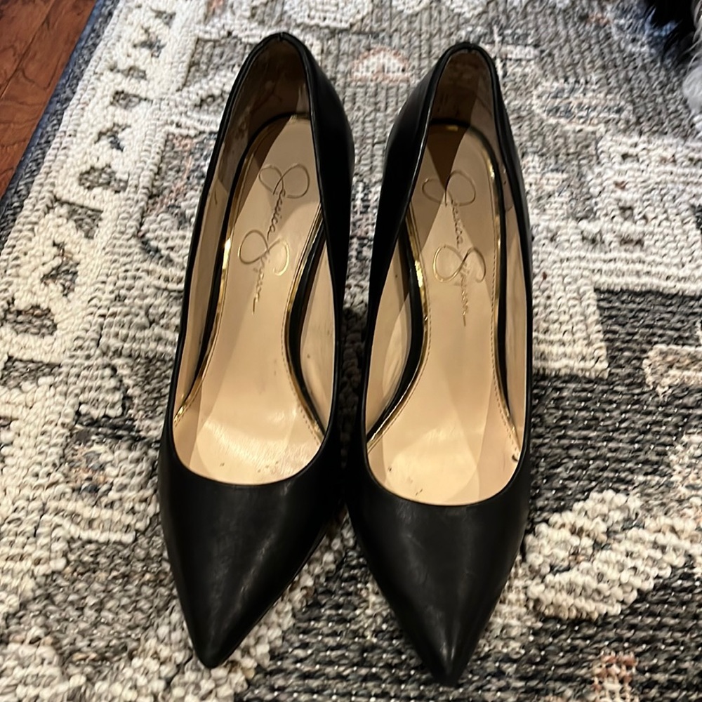 Jessica Simpson black pumps Size 9